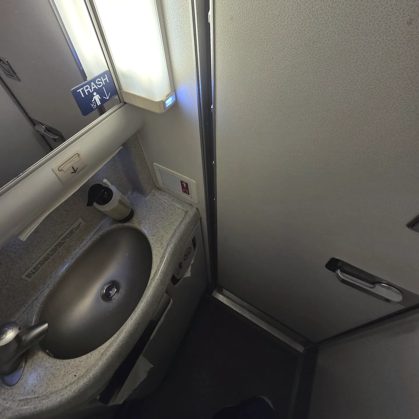 알래스카항공 AS534 샌프란시스코-오스틴 B737 국내선 퍼스트 좌석