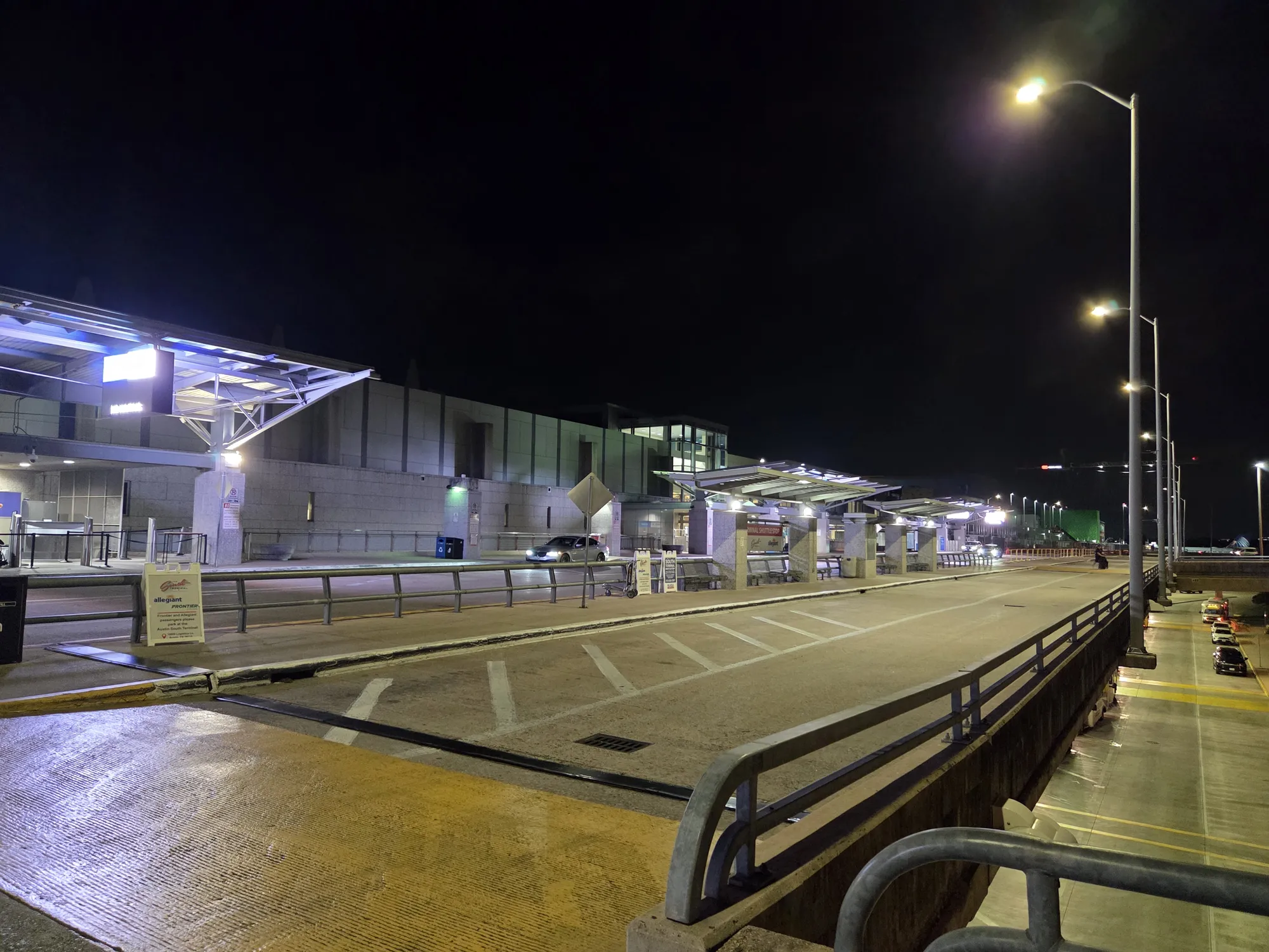 오스틴 버그스트롬 국제공항 외부와 체크인 카운터