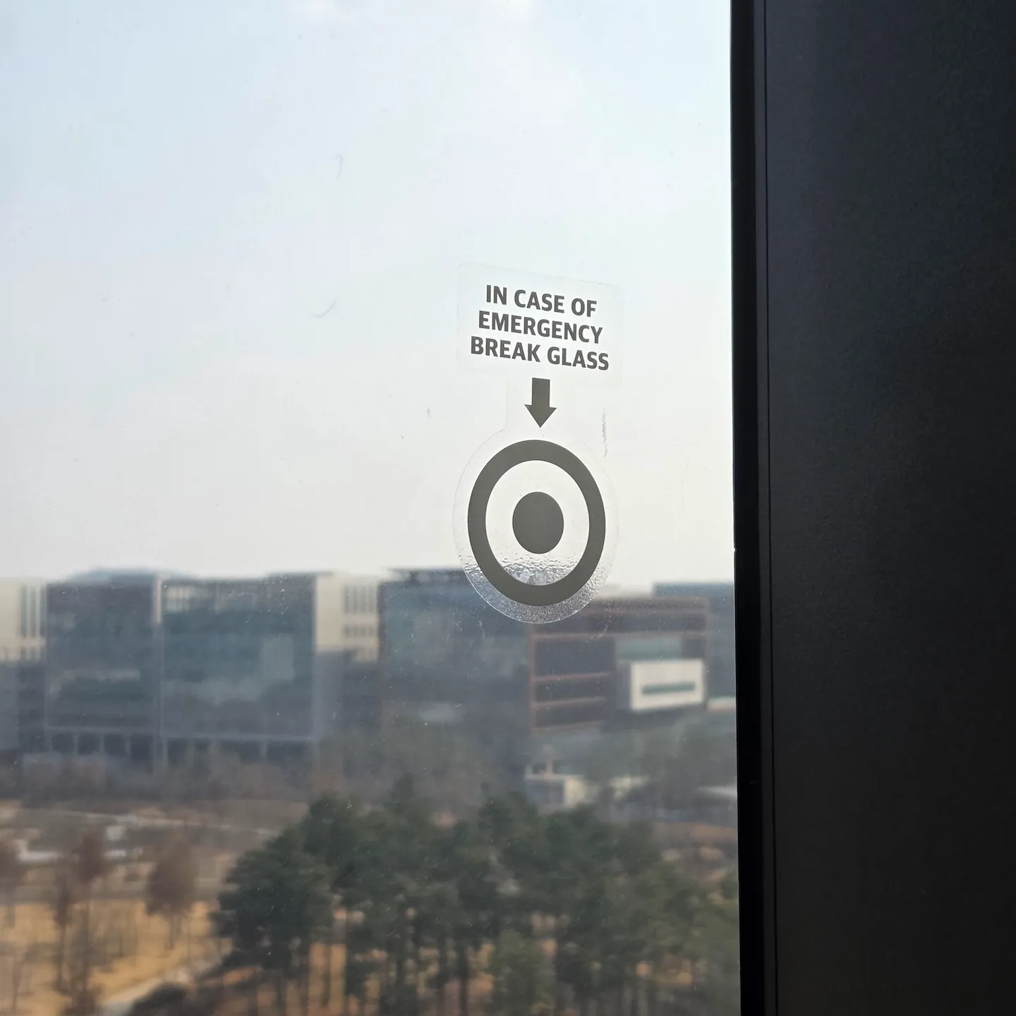 코트야드 바이 메리어트 서울 보타닉 파크 1 킹 게스트 룸 파크뷰 객실 완강기 사용법과 파손 지점 표시