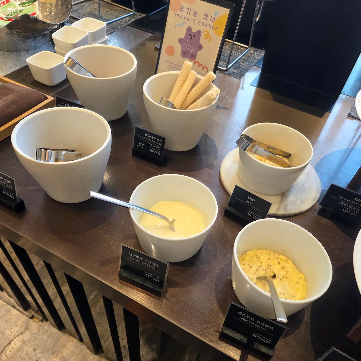 코트야드 바이 메리어트 서울 보타닉 파크 조식 메뉴