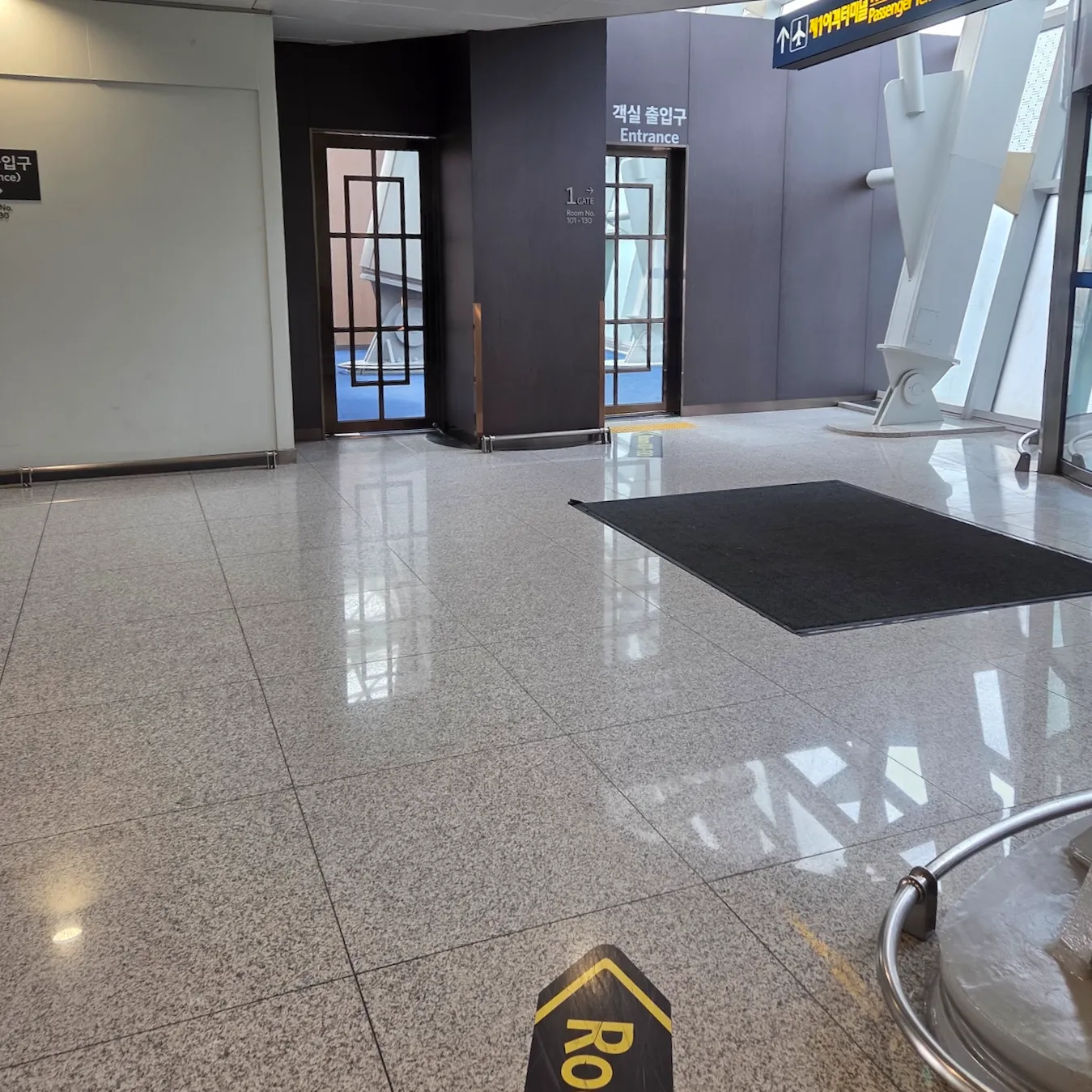 다락휴 인천공항 제1여객터미널 객실로 가는 길