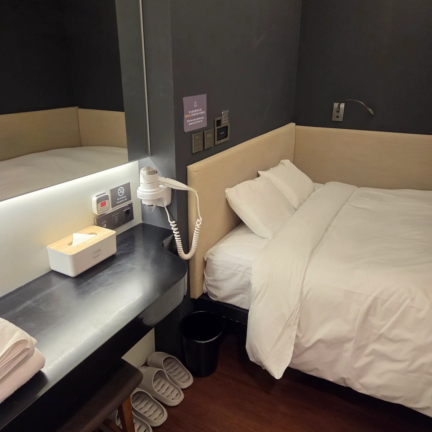 다락휴 인천공항 제1여객터미널 더블 + 샤워 타입 객실 침대