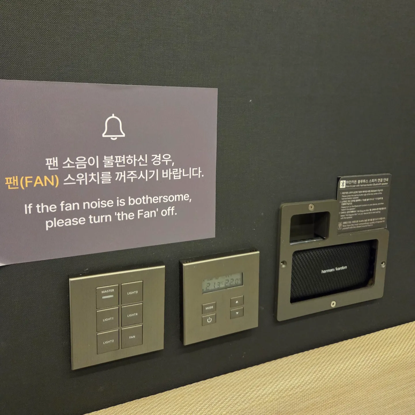 다락휴 인천공항 제1여객터미널 더블 + 샤워 타입 객실 침대