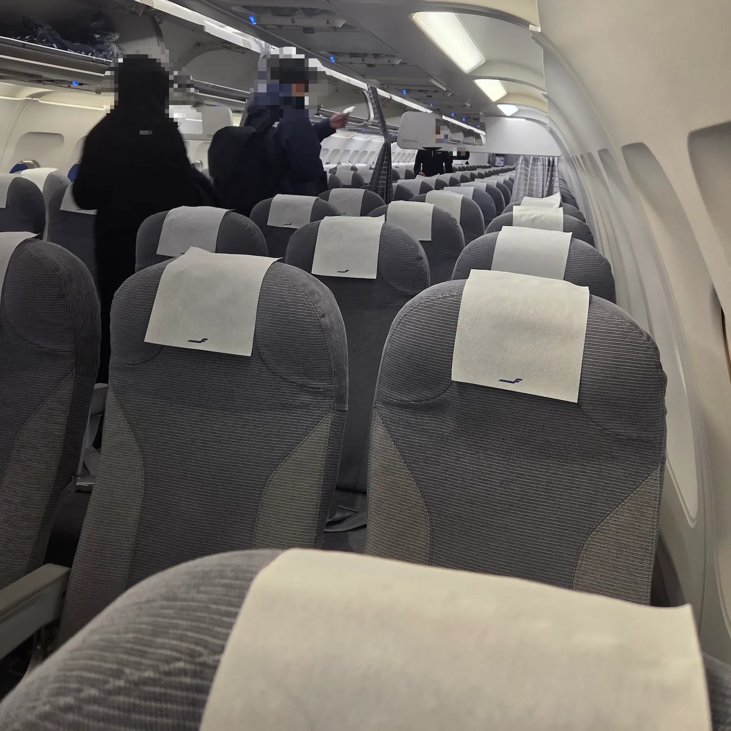 핀에어 A320-200 항공기 기내