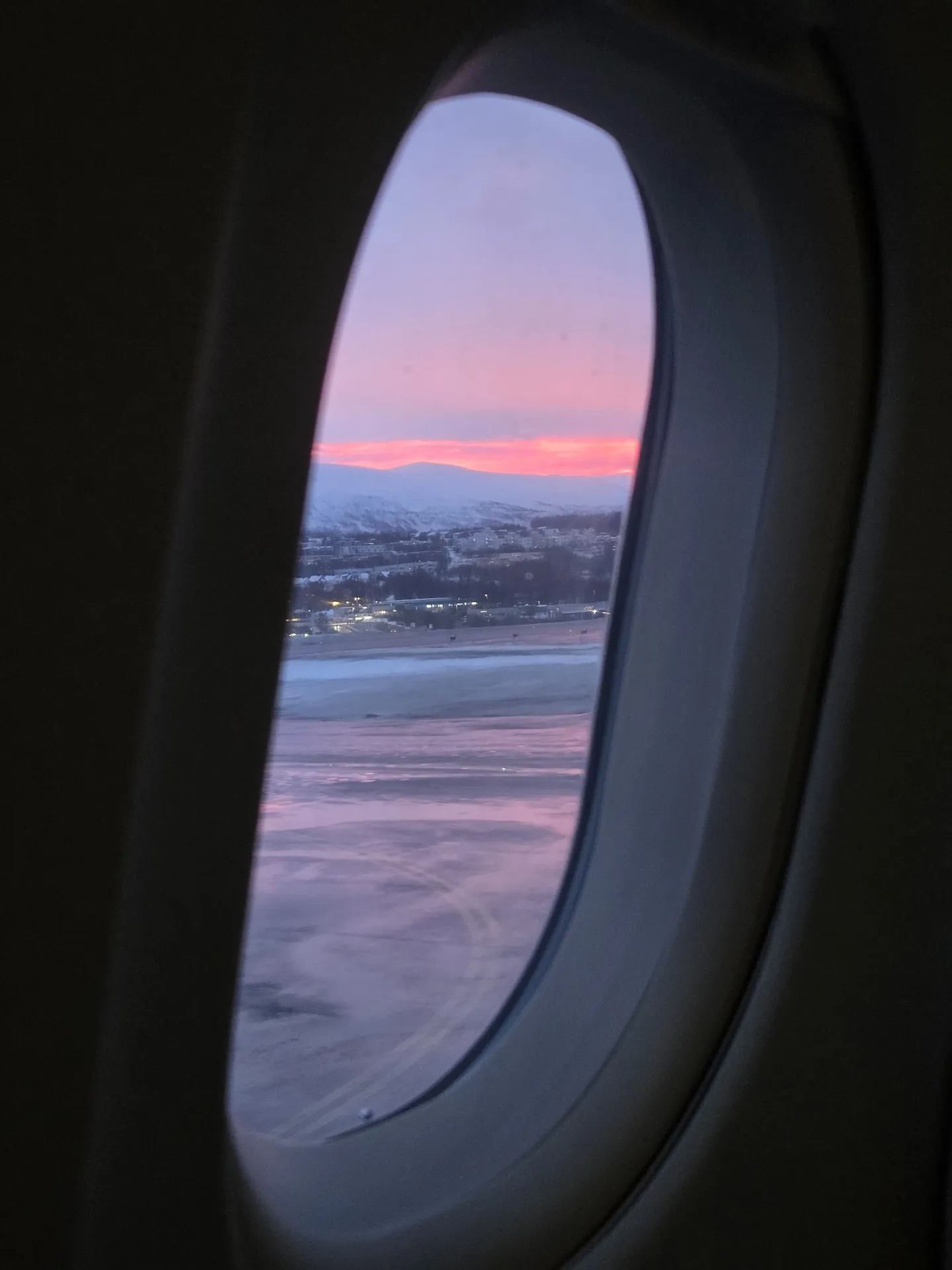 트롬쇠 공항 에이프런과 활주로