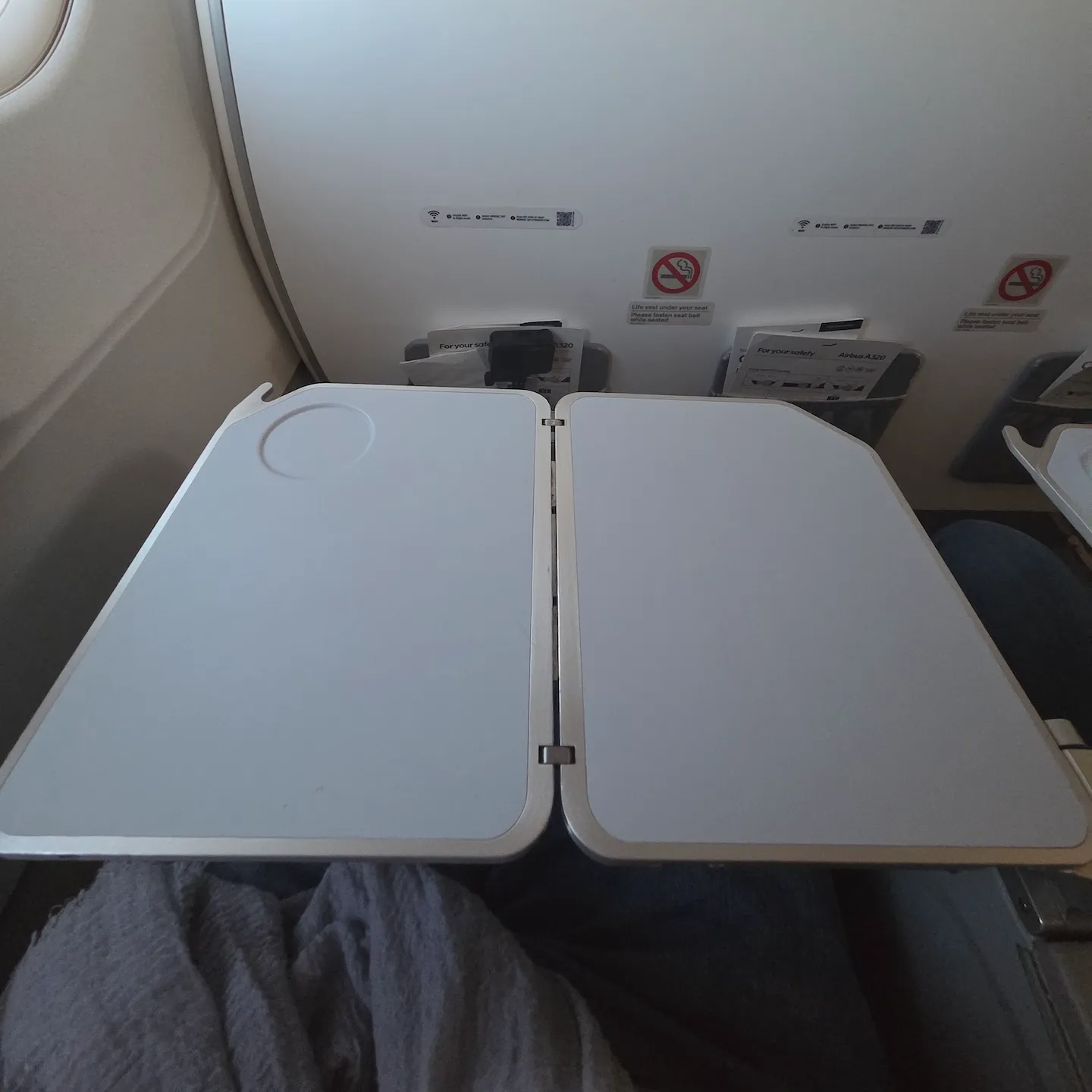 핀에어 A320-200 1열 벌크헤드 좌석 테이블