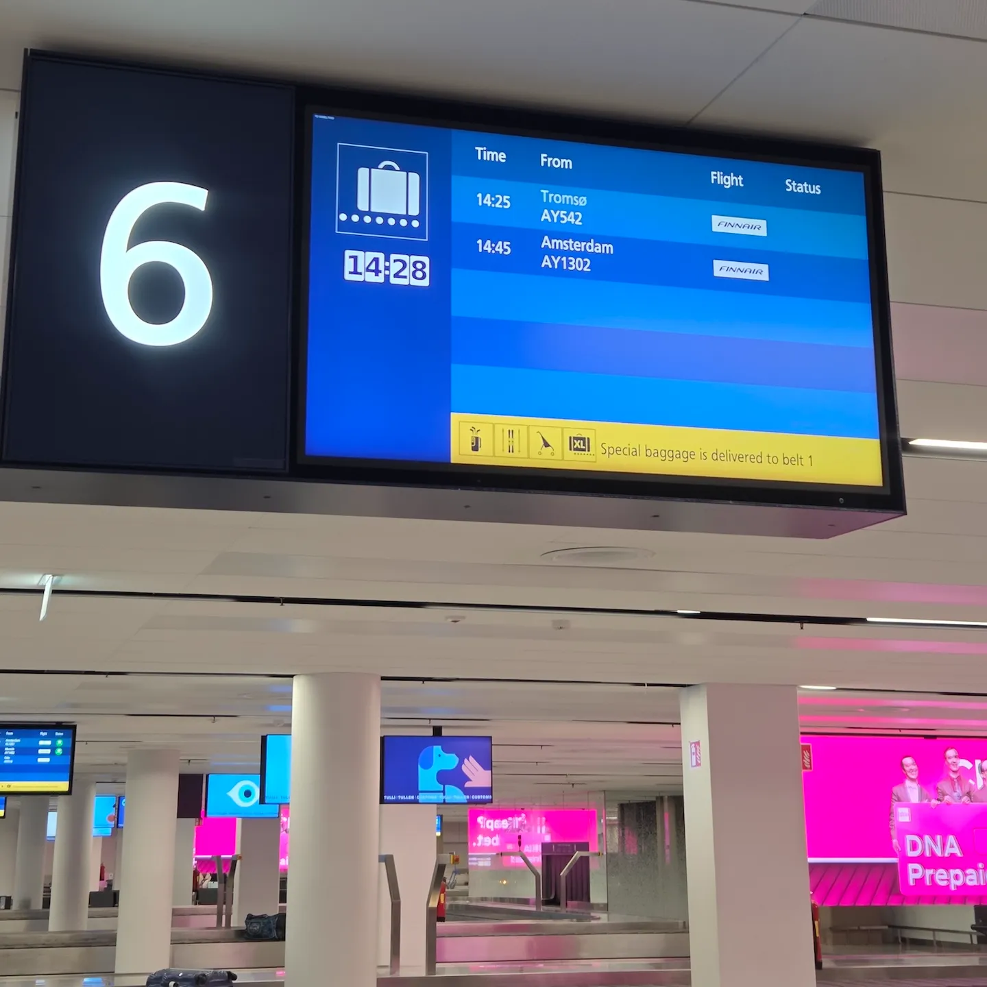 헬싱키 반타 공항에 착륙한 핀에어 A320-200과 헬싱키 반타 공항 수하물 수취대