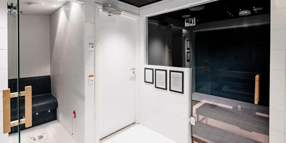 호텔 인디고 헬싱키 사우나 (좌), 피트니스 센터 (우), image courtesy of Hotel Indigo Helsinki