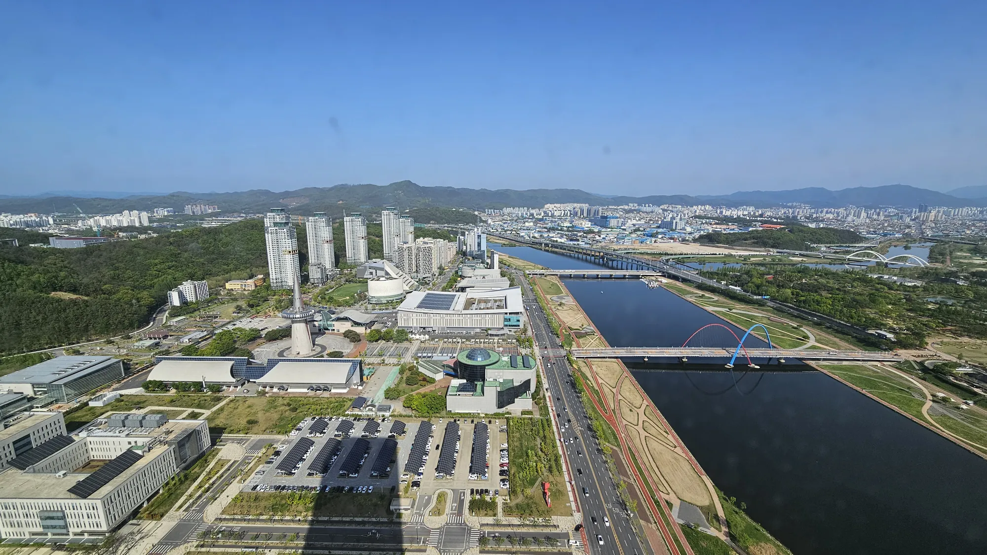 East (Left) and South (Right) Views from Hotel Onoma (c) travel.heejungkim.com