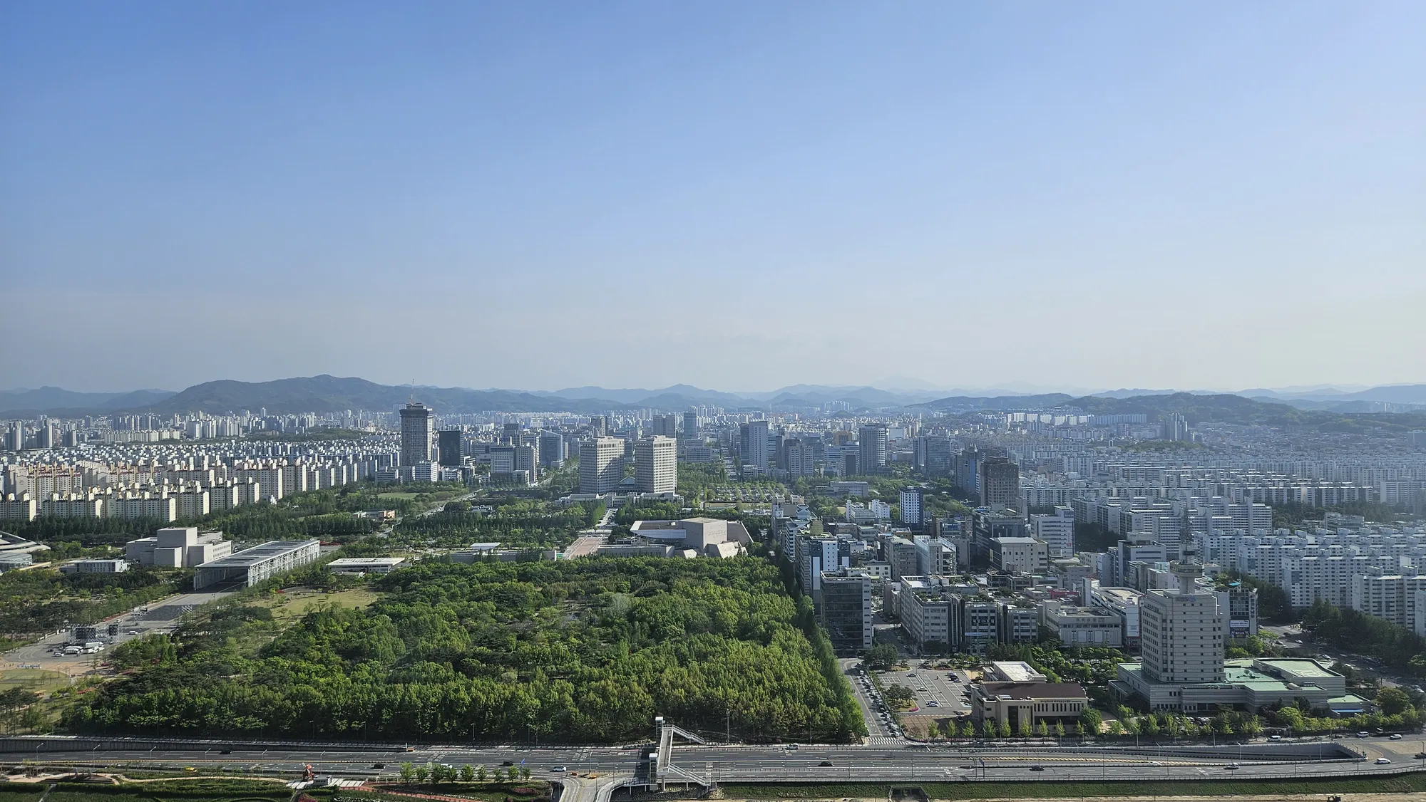East (Left) and South (Right) Views from Hotel Onoma (c) travel.heejungkim.com