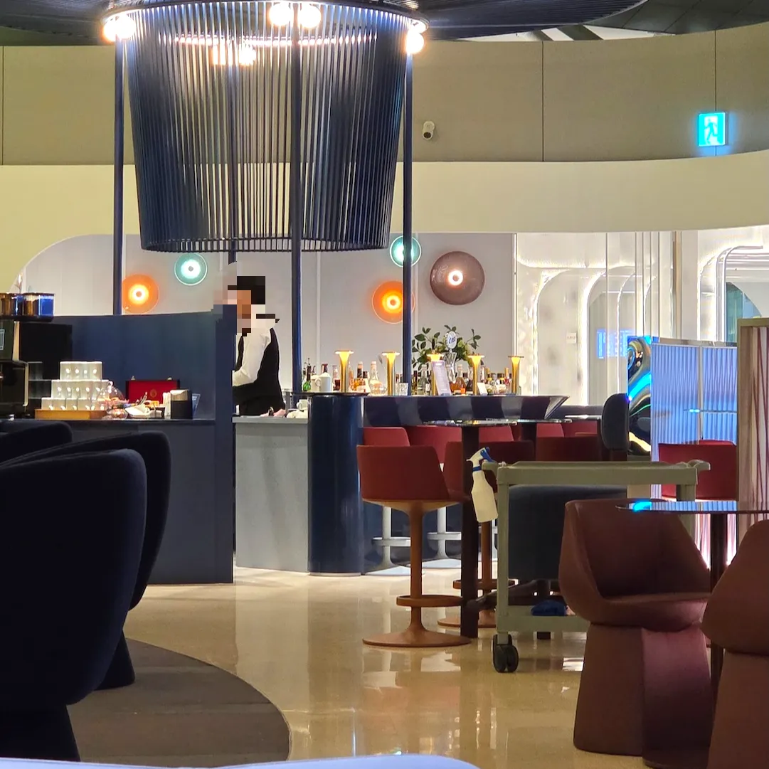인천공항 원월드 라운지 내부, 저녁시간 1