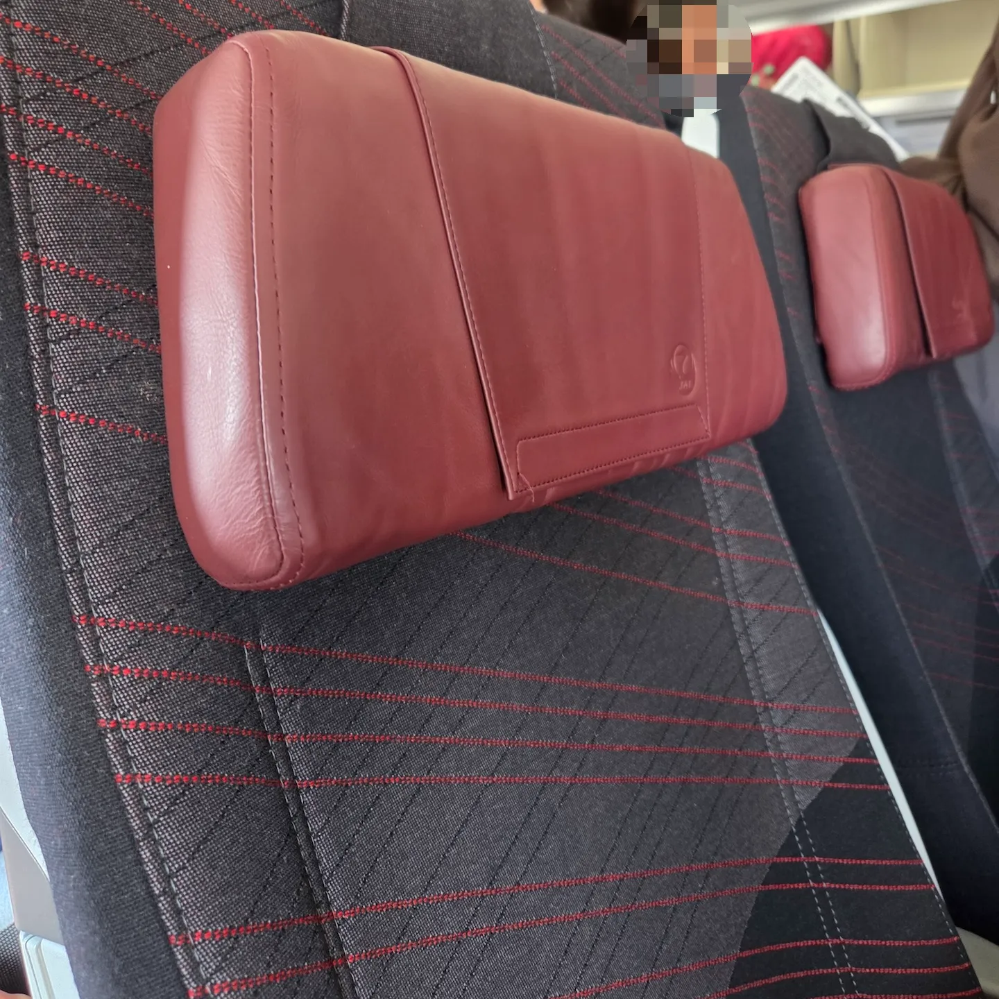일본항공 A350-1000 이코노미 클래스 좌석 헤드레스트