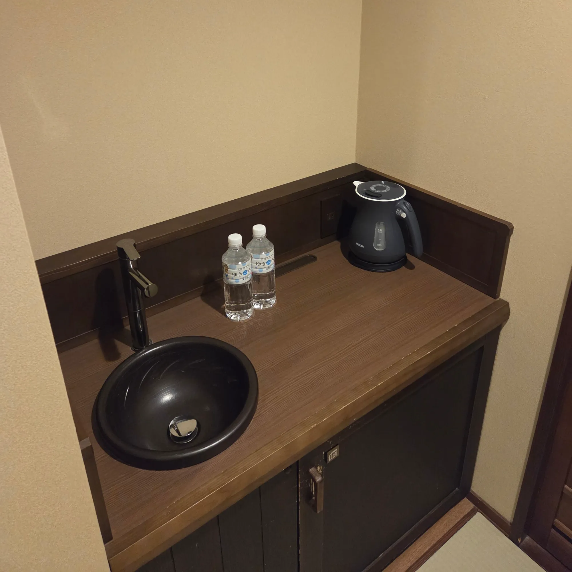 Jozankei Yuraku Soan Deluxe Twin Room Vanity and Toilet