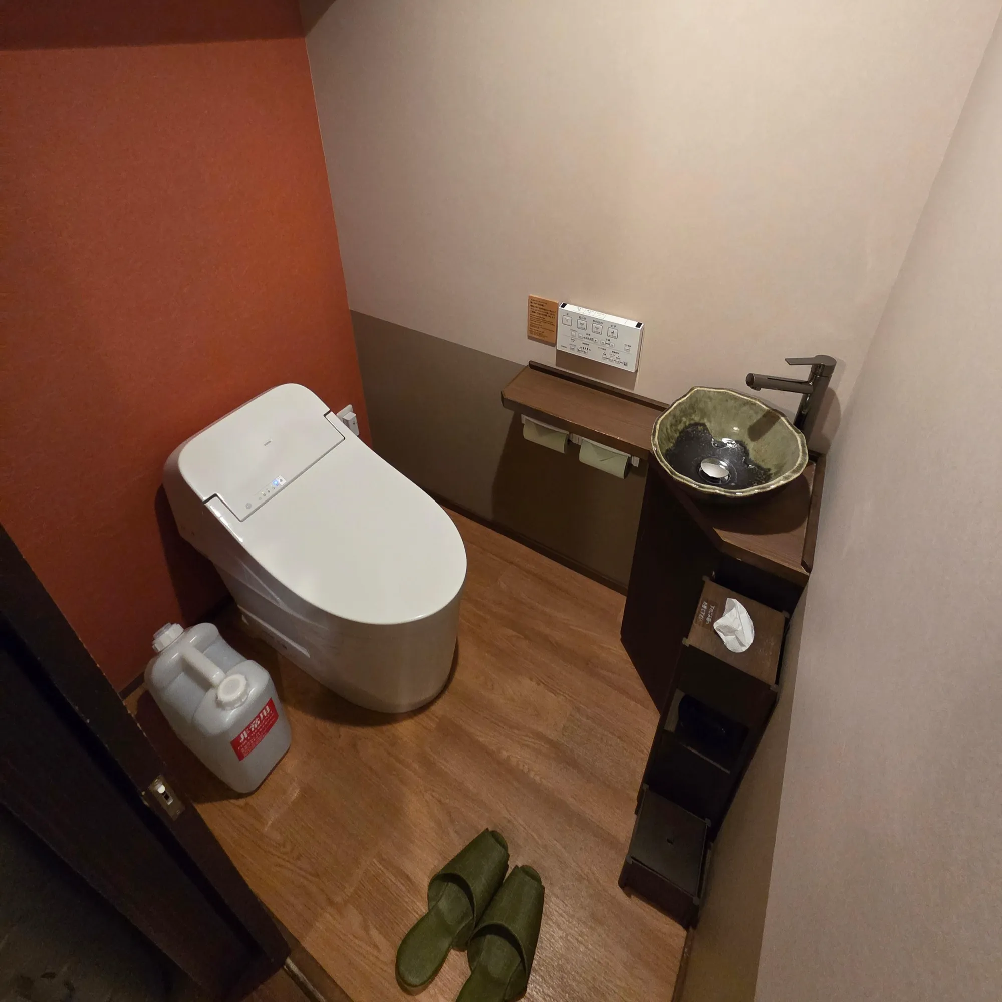 Jozankei Yuraku Soan Deluxe Twin Room Vanity and Toilet