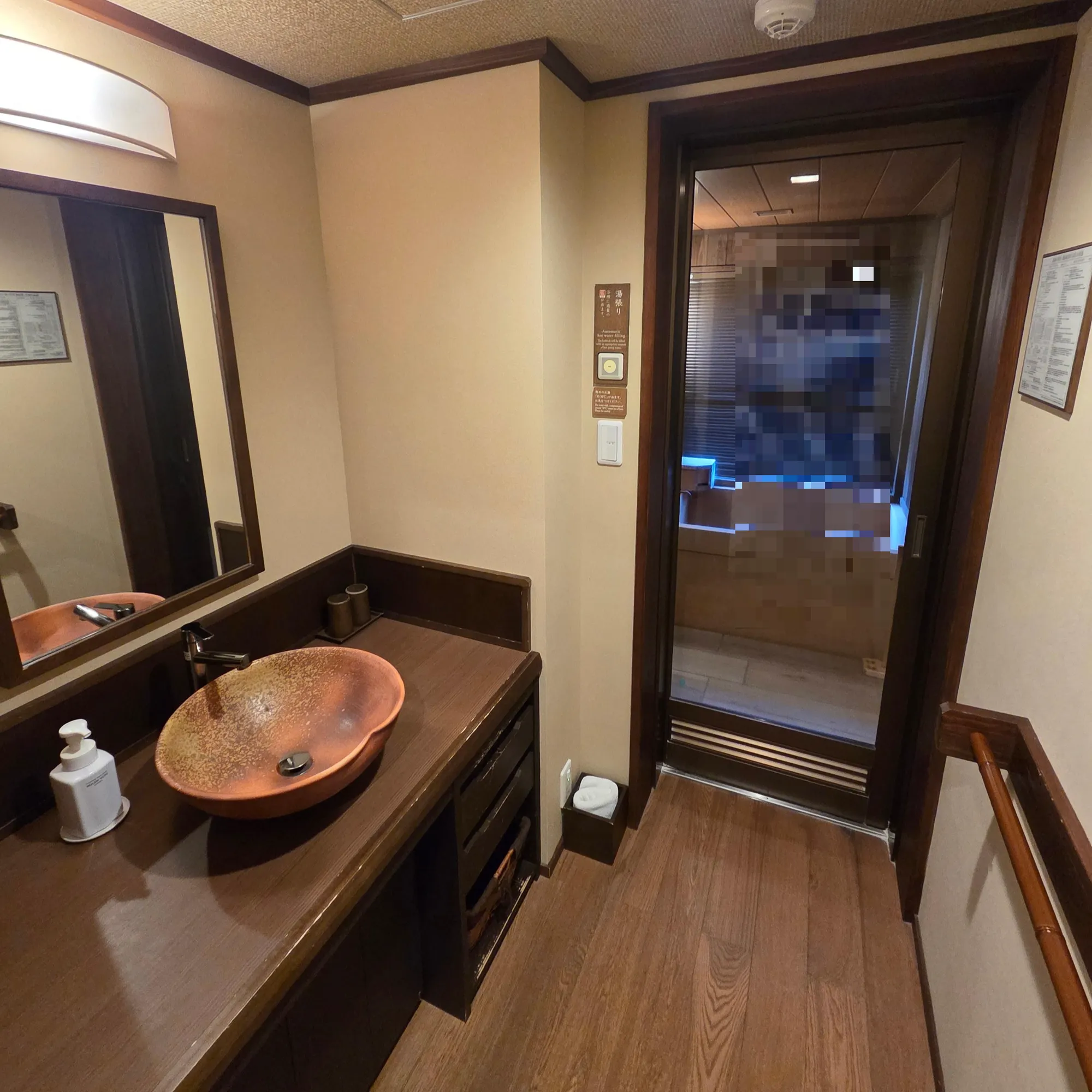 Jozankei Yuraku Soan Deluxe Twin Room Vanity and Refrigerator