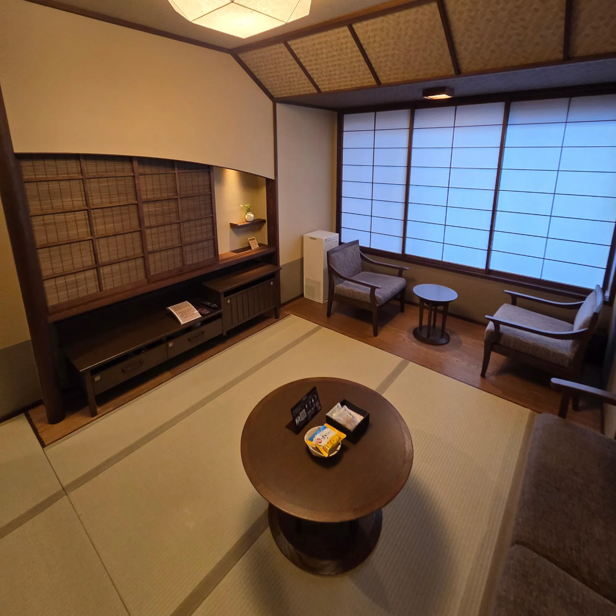 Jozankei Yuraku Soan Deluxe Twin Room Living Area