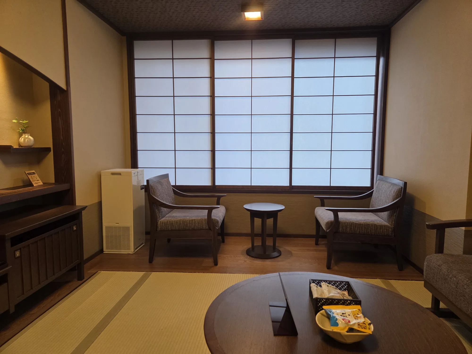 Jozankei Yuraku Soan Deluxe Twin Room Living Area