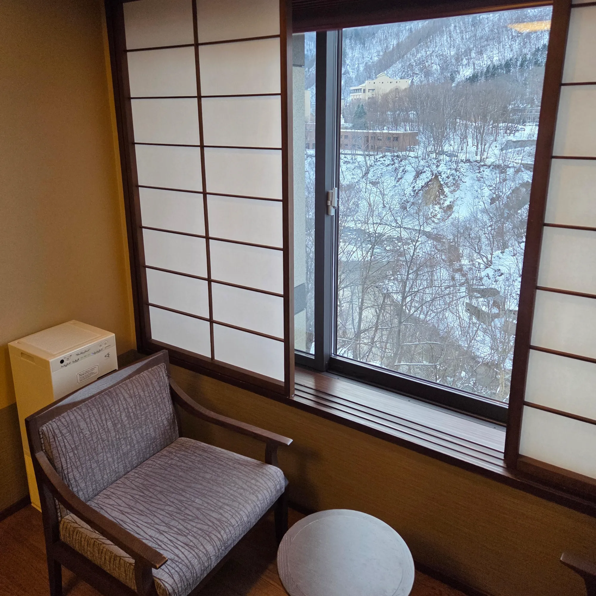 Jozankei Yuraku Soan Deluxe Twin Room Living Area
