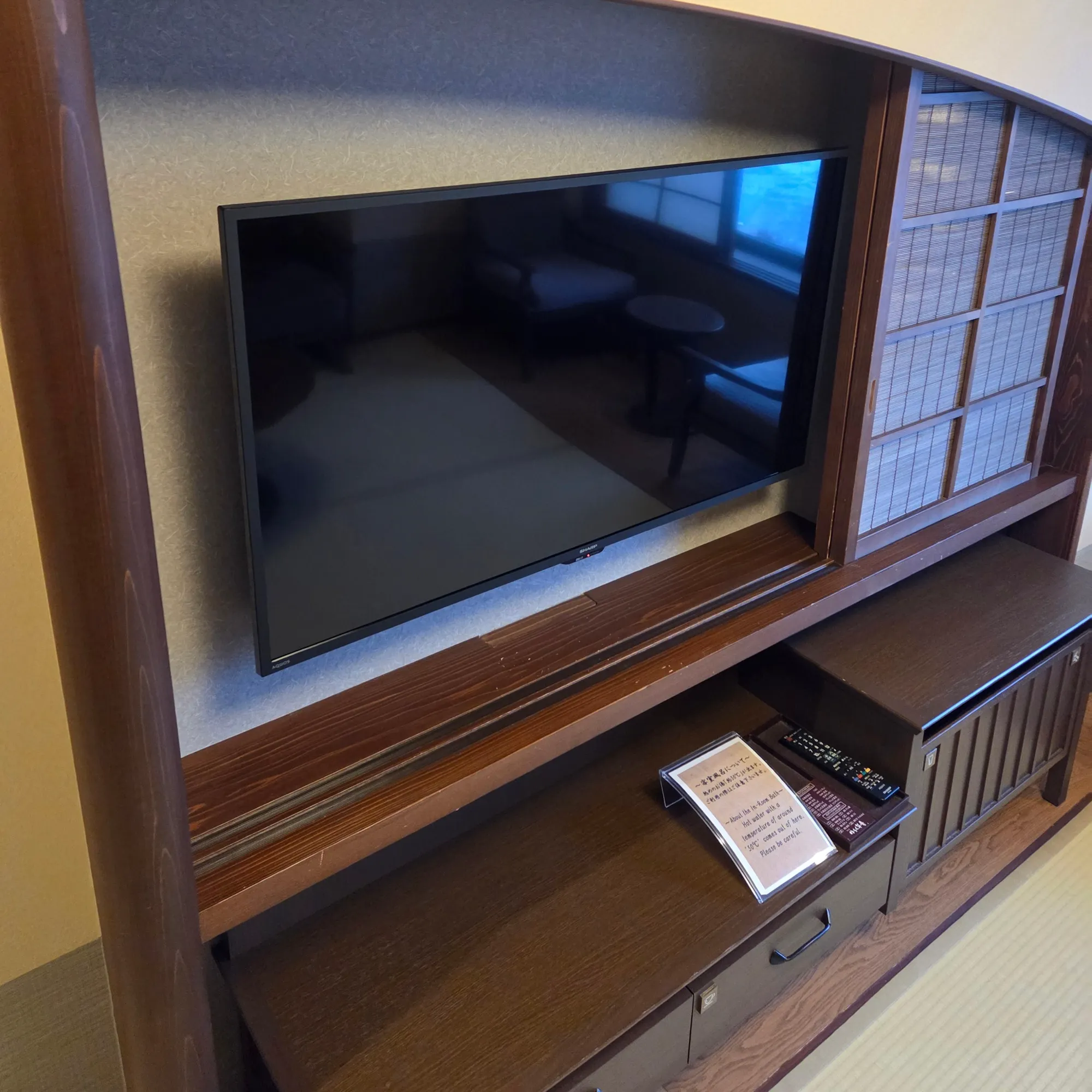 Jozankei Yuraku Soan Deluxe Twin Room TV and Coffee & Tea Set