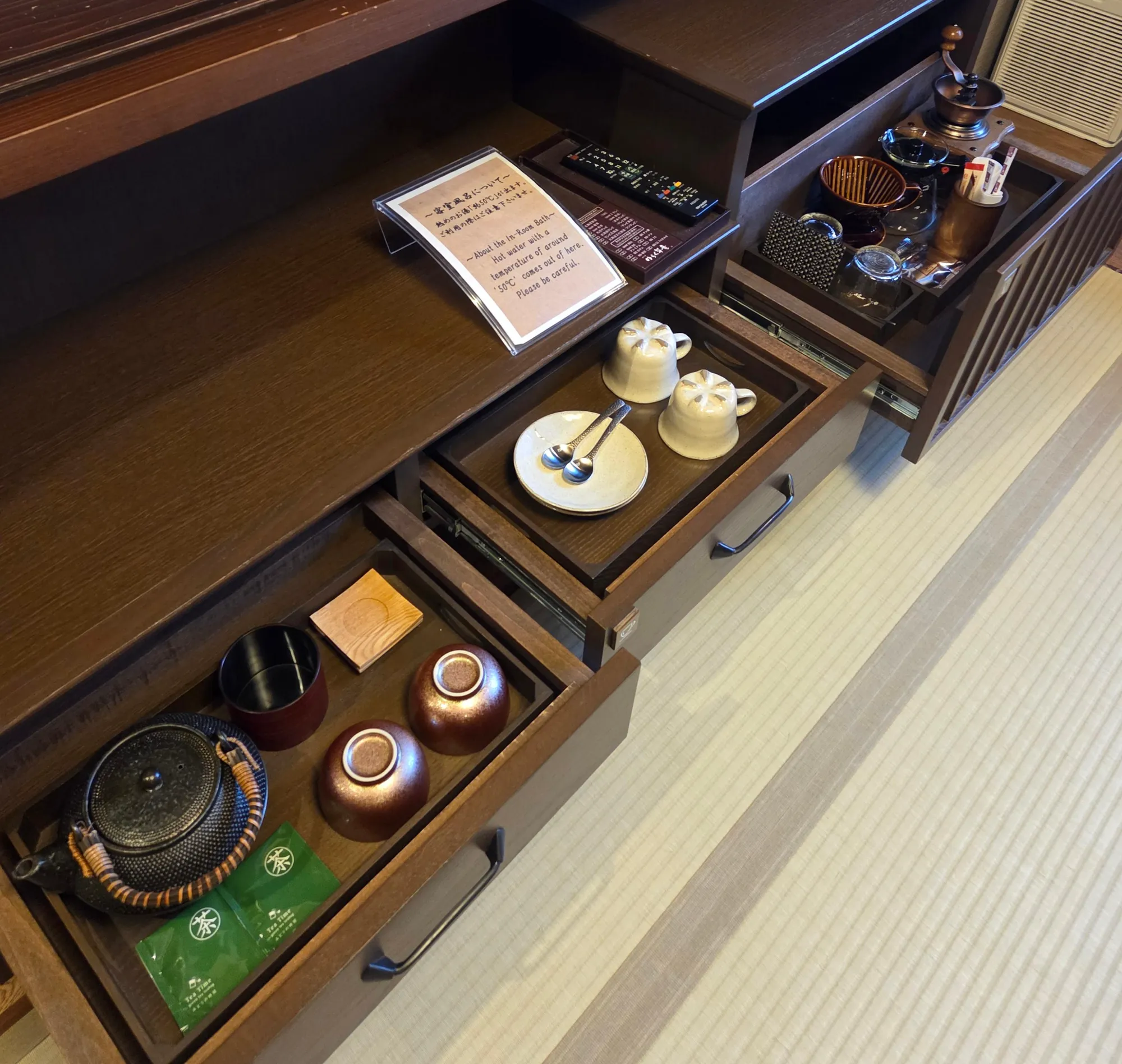 Jozankei Yuraku Soan Deluxe Twin Room TV and Coffee & Tea Set