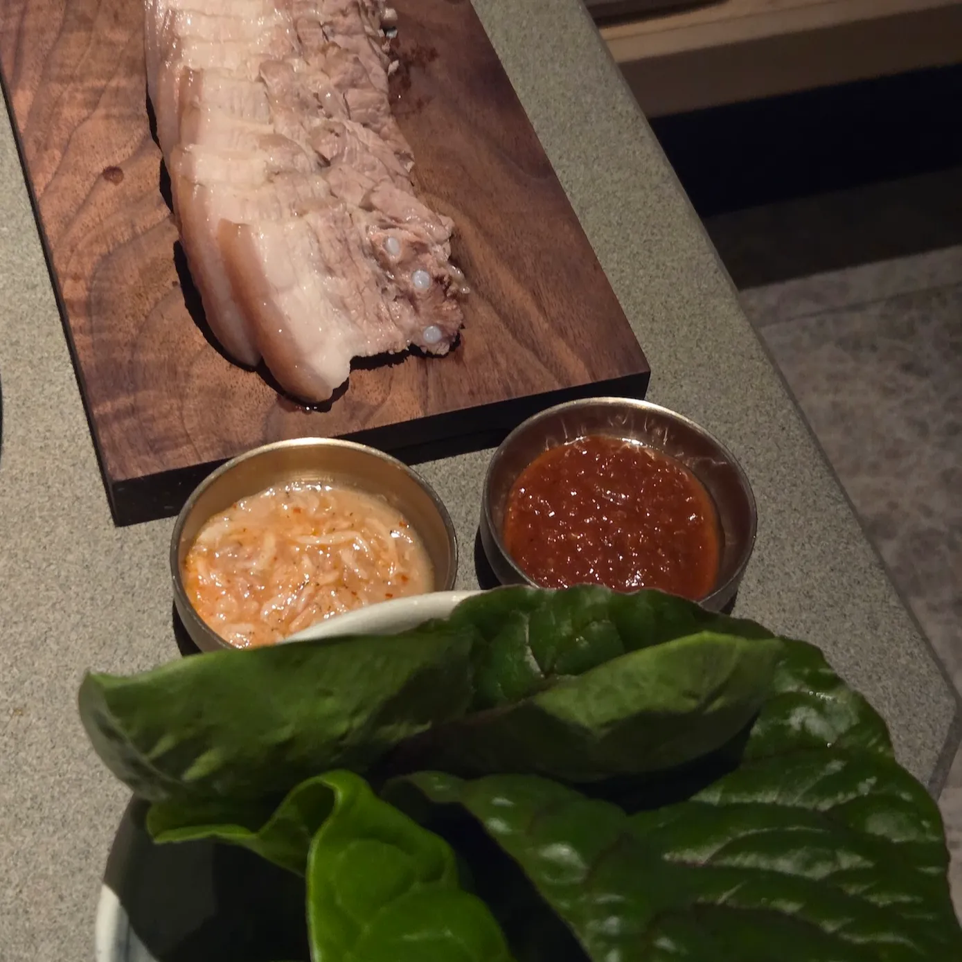 JW 메리어트 제주 리조트 & 스파 더 주막 마농 치킨 샐러드와 흑돼지 돔베