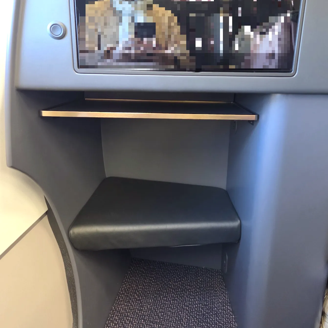 대한항공 A321NEO 프레스티지 클래스 7A 좌석 오토만, 팔걸이