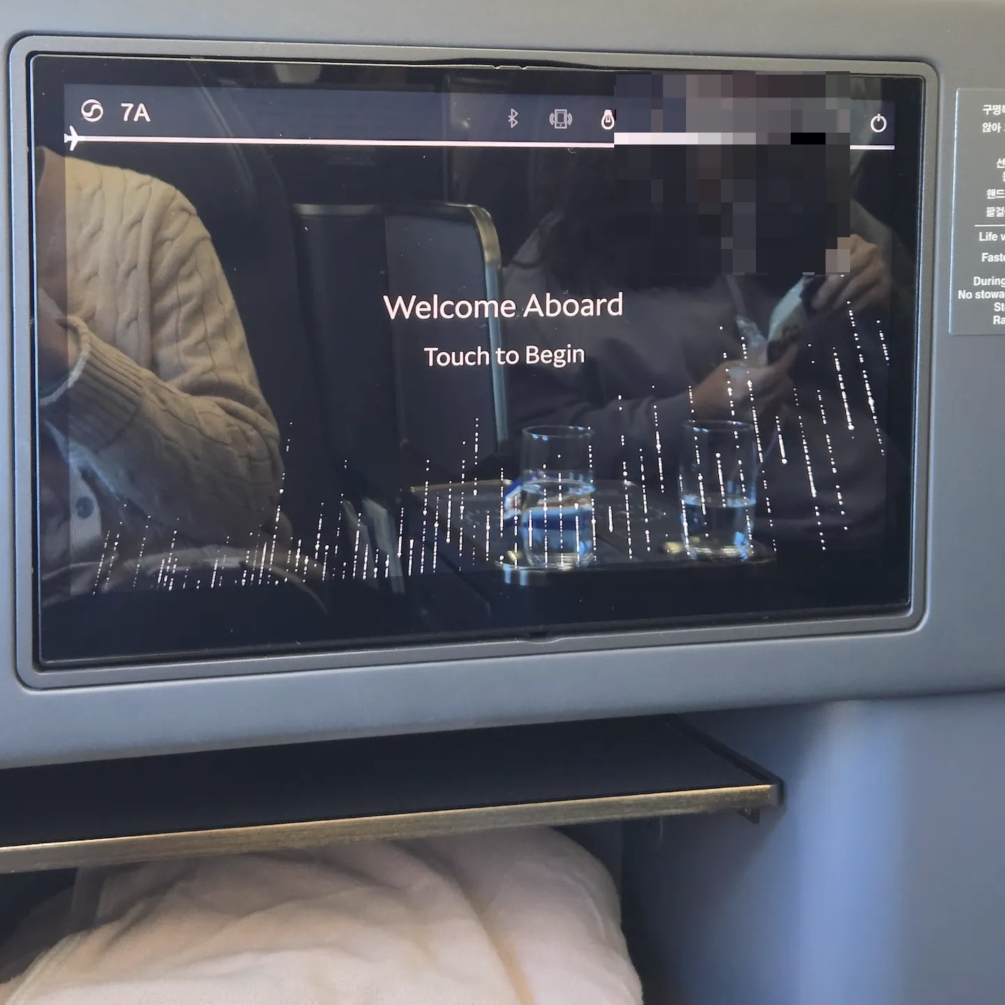 대한항공 A321NEO 프레스티지 클래스 기내 엔터테인먼트 스크린과 리모컨