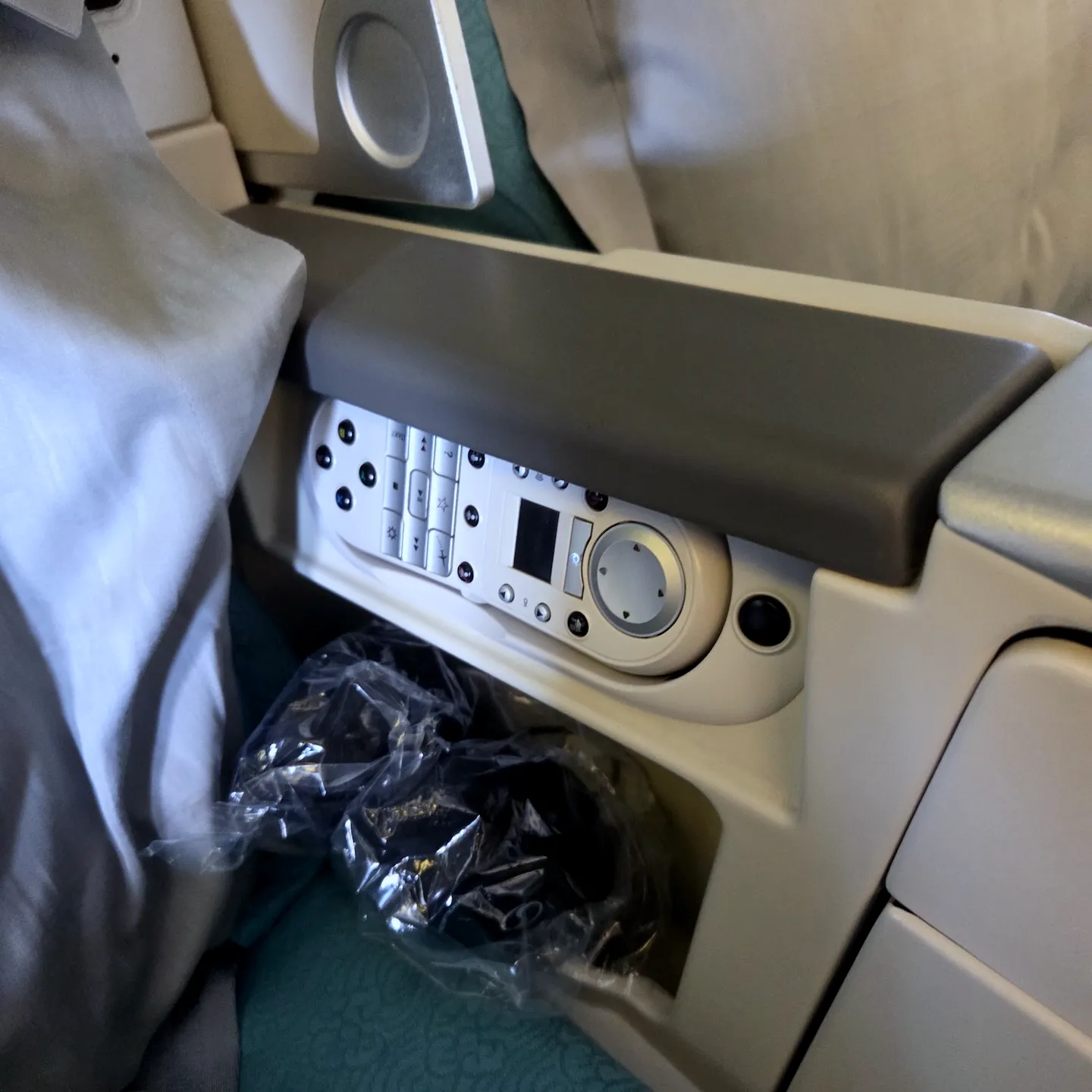 Korean Air B777-300ER Prestige Sleeper Cabin & Seat Detail