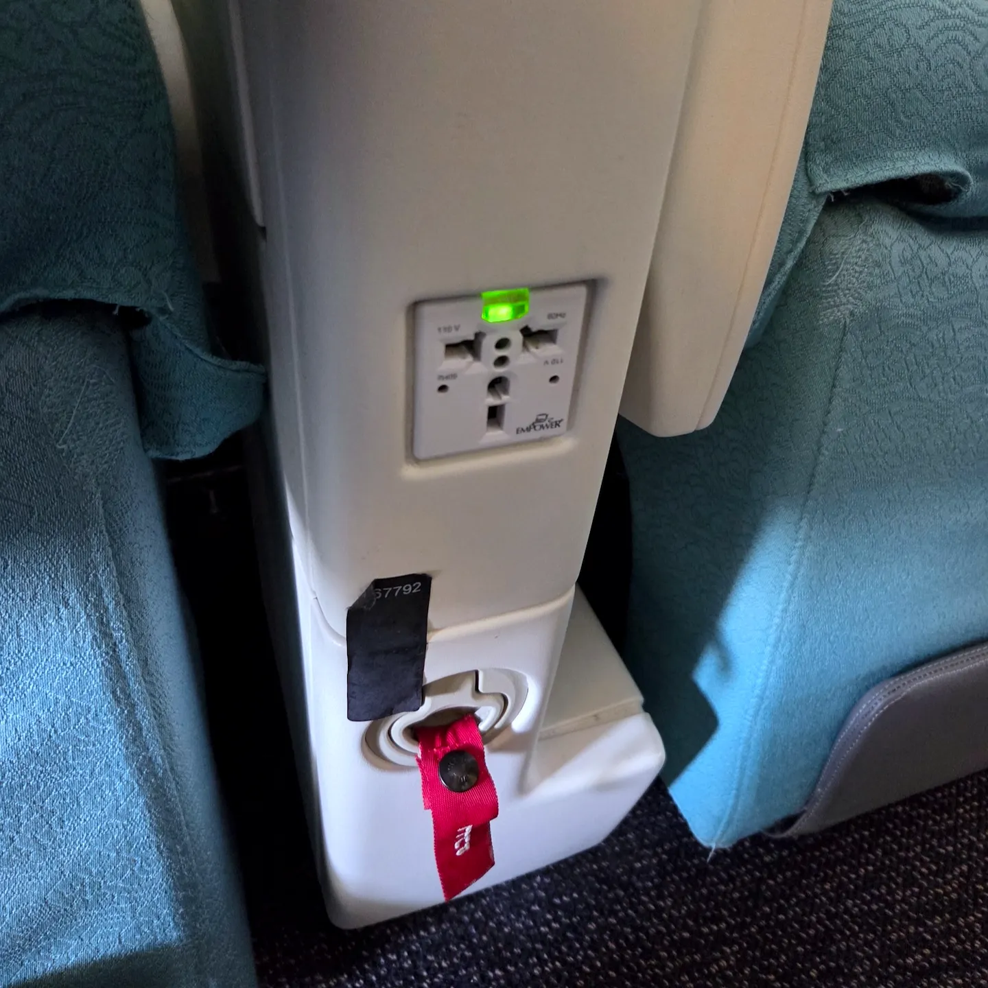 Korean Air B777-300ER Prestige Sleeper Cabin & Seat Detail