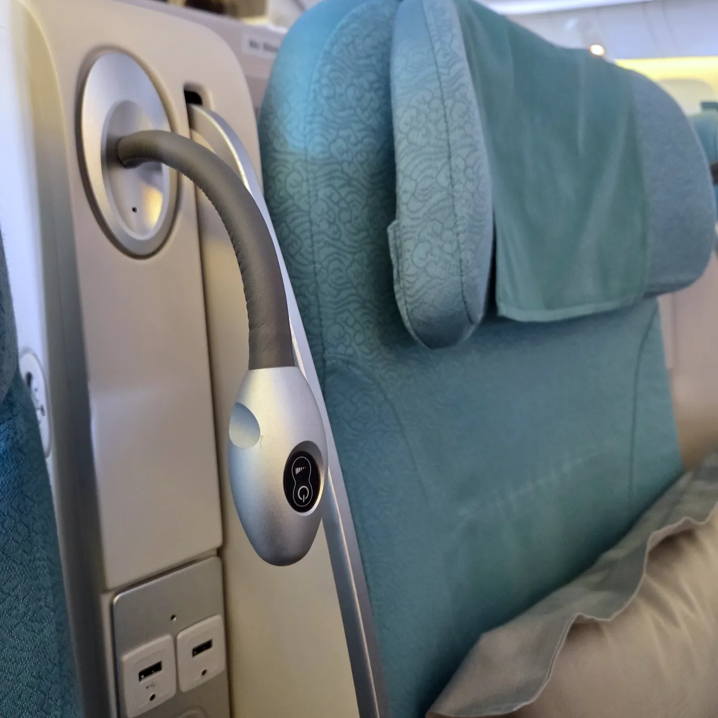 Korean Air B777-300ER Prestige Sleeper Cabin & Seat Detail