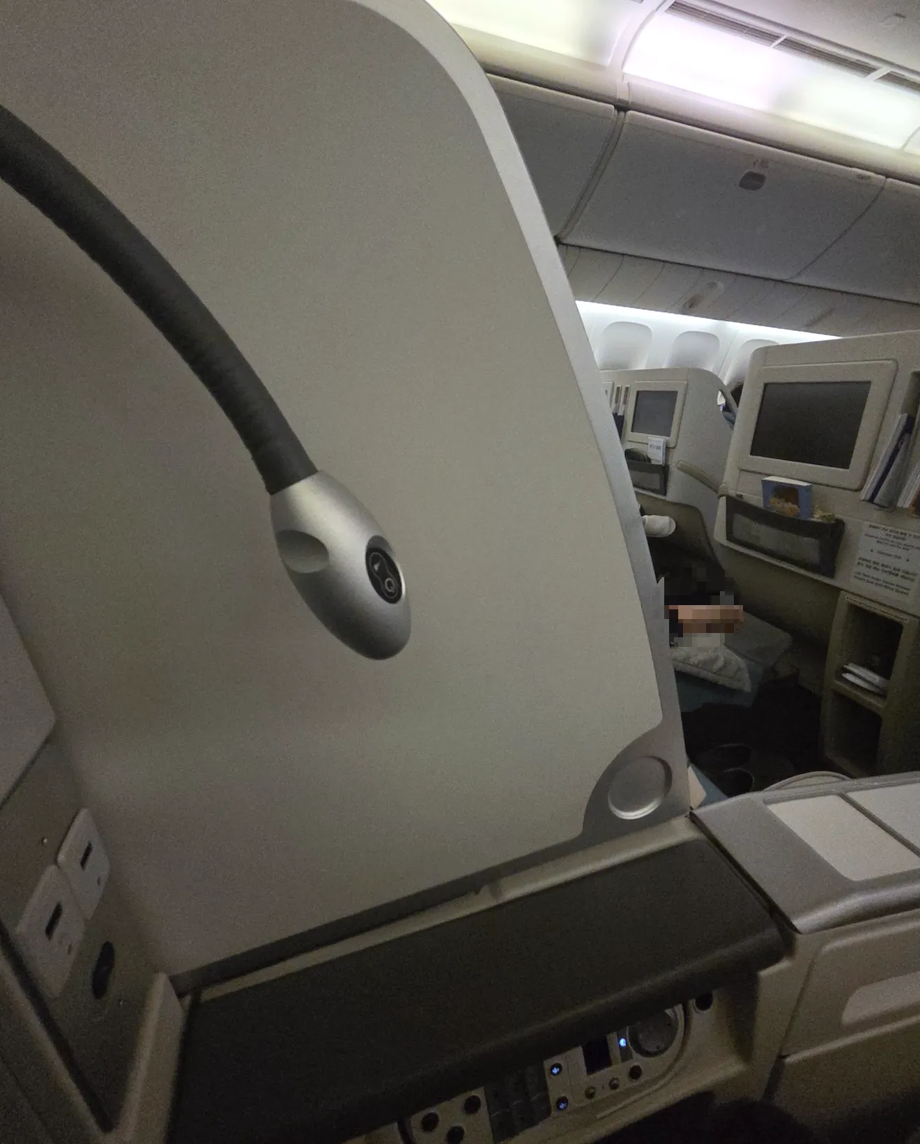Korean Air B777-300ER Prestige Sleeper Cabin & Seat Detail Divider