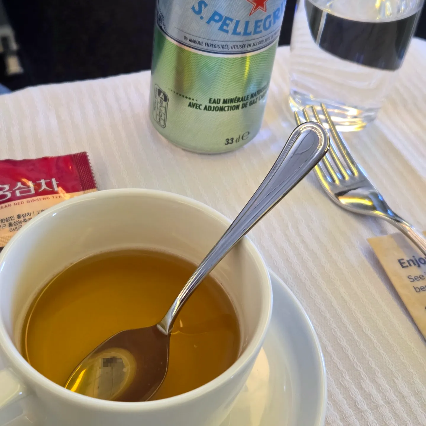 Red Ginseng Tea and Guava Juice Enjoyed in Korean Air Prestige Class