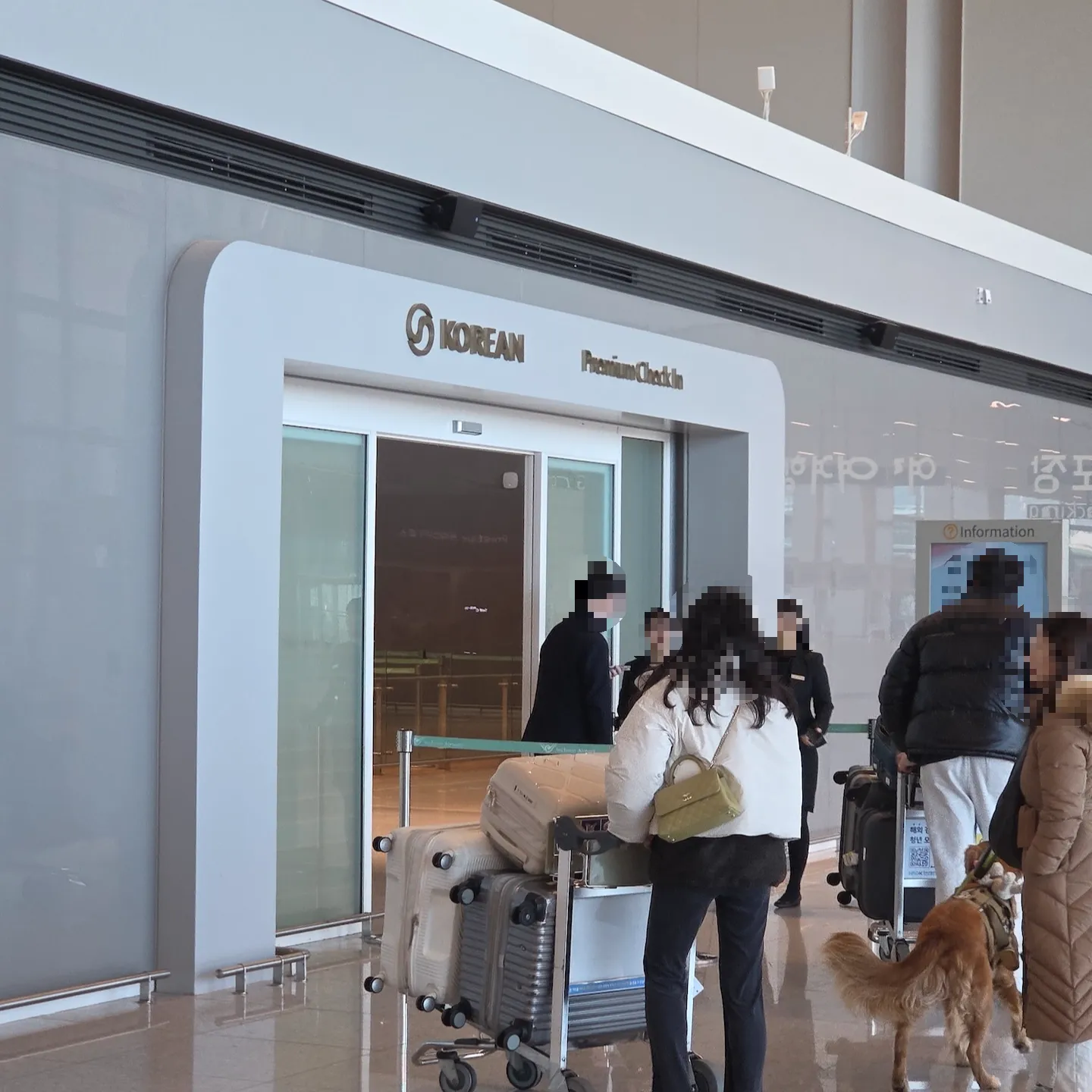 인천공항 제2여객터미널 대한항공 프리미엄 체크인 카운터로 가는 길