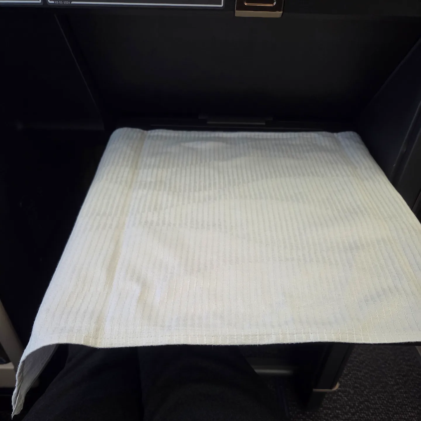 대한항공 B787-10 프레스티지 스위트 2.0 테이블