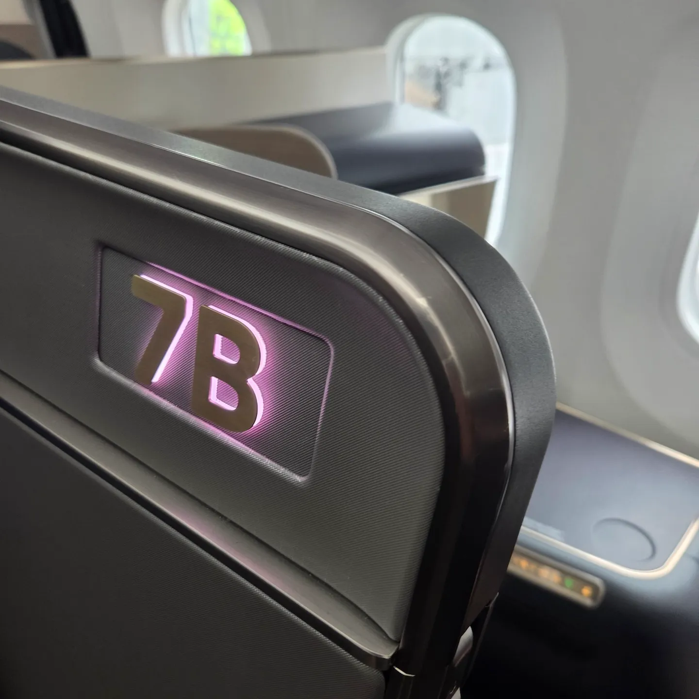 대한항공 B787-10 프레스티지 스위트 2.0 7B 좌석 수납공간