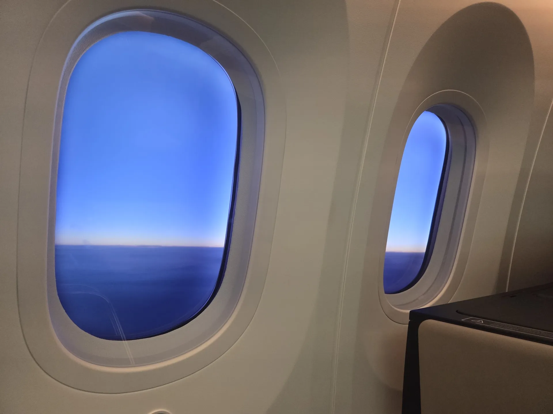 대한항공 B787-10 전자식 햇빛 가리개