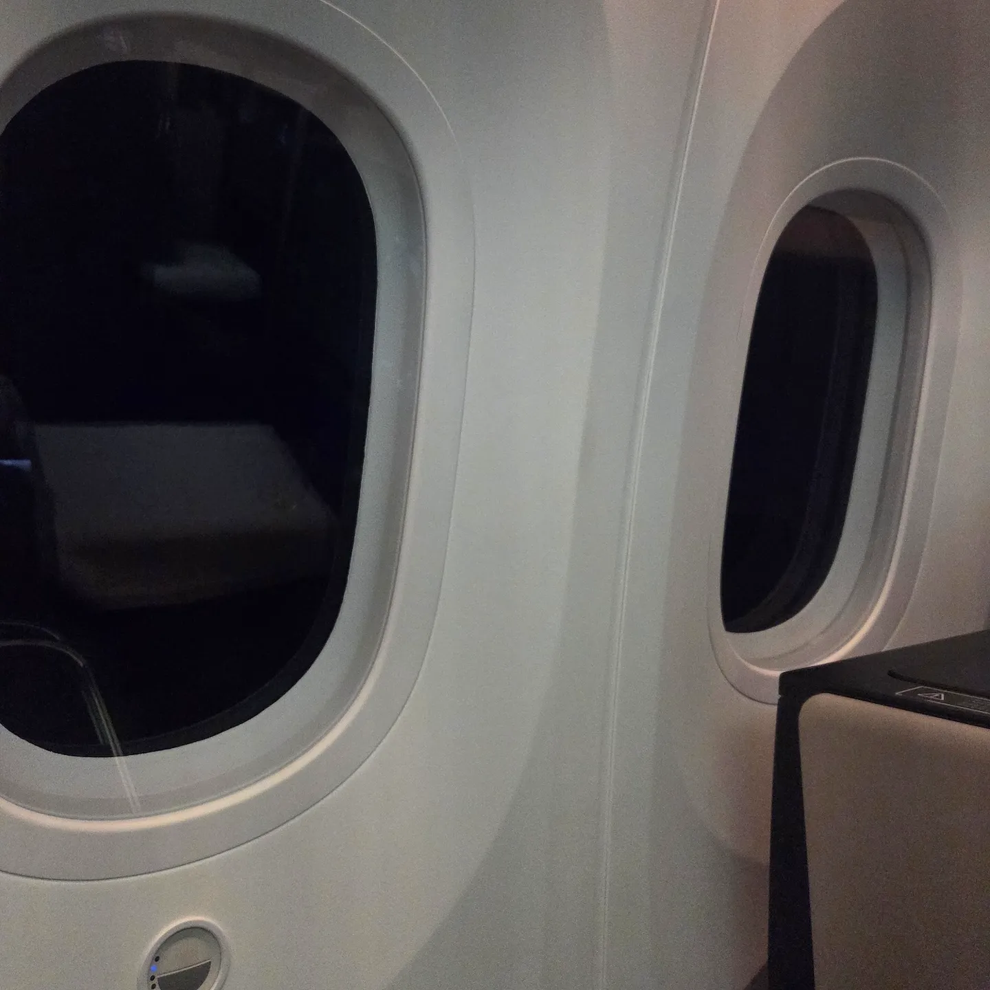 대한항공 B787-10 전자식 햇빛 가리개