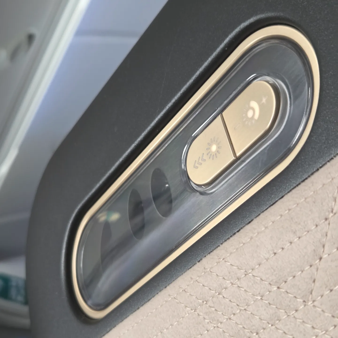 대한항공 B787-10 프레스티지 스위트 2.0 독서등