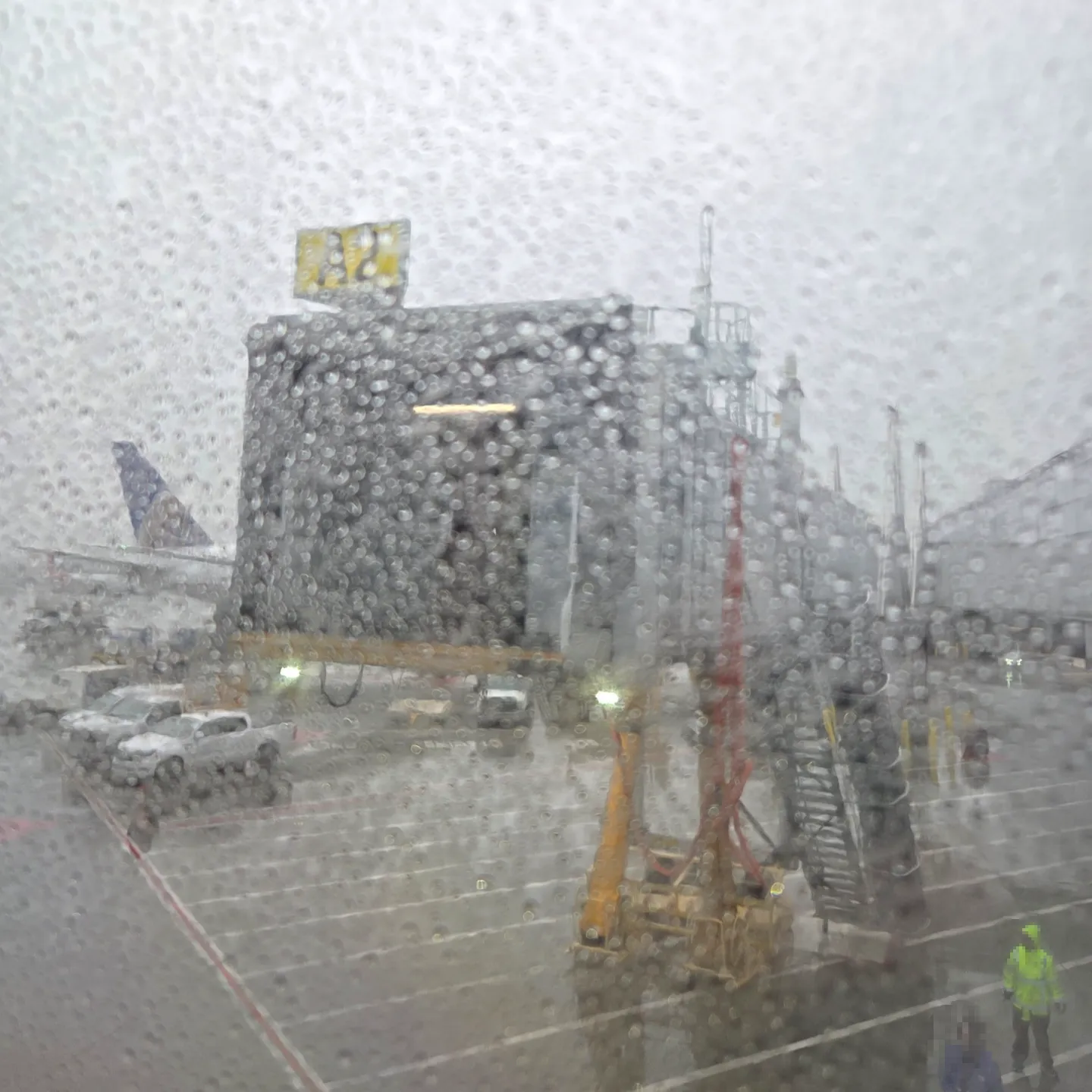 샌프란시스코 국제공항 A2 게이트에 주기한 KE23