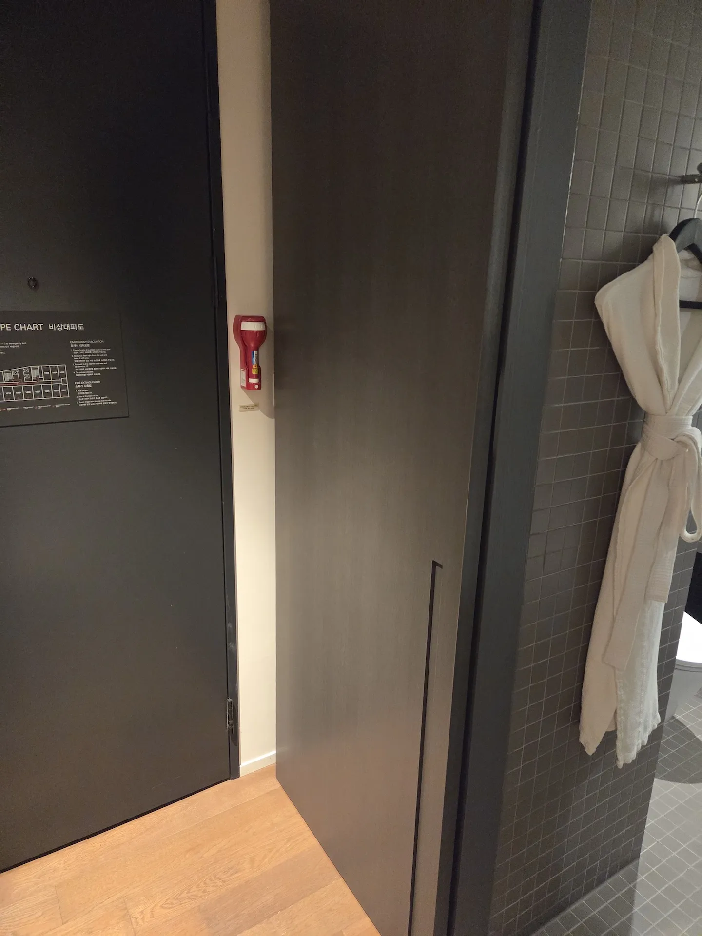 Closet in Shilla Stay Seodaemun Standard Twin Room