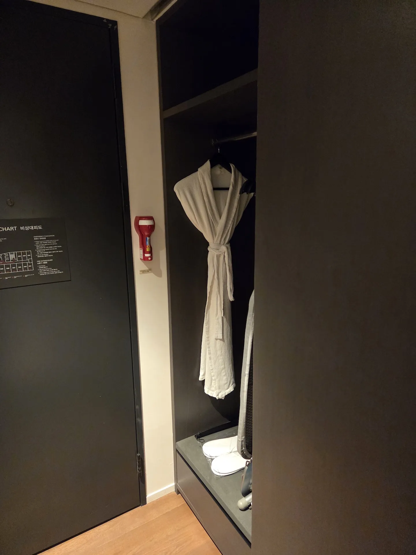 Closet in Shilla Stay Seodaemun Standard Twin Room