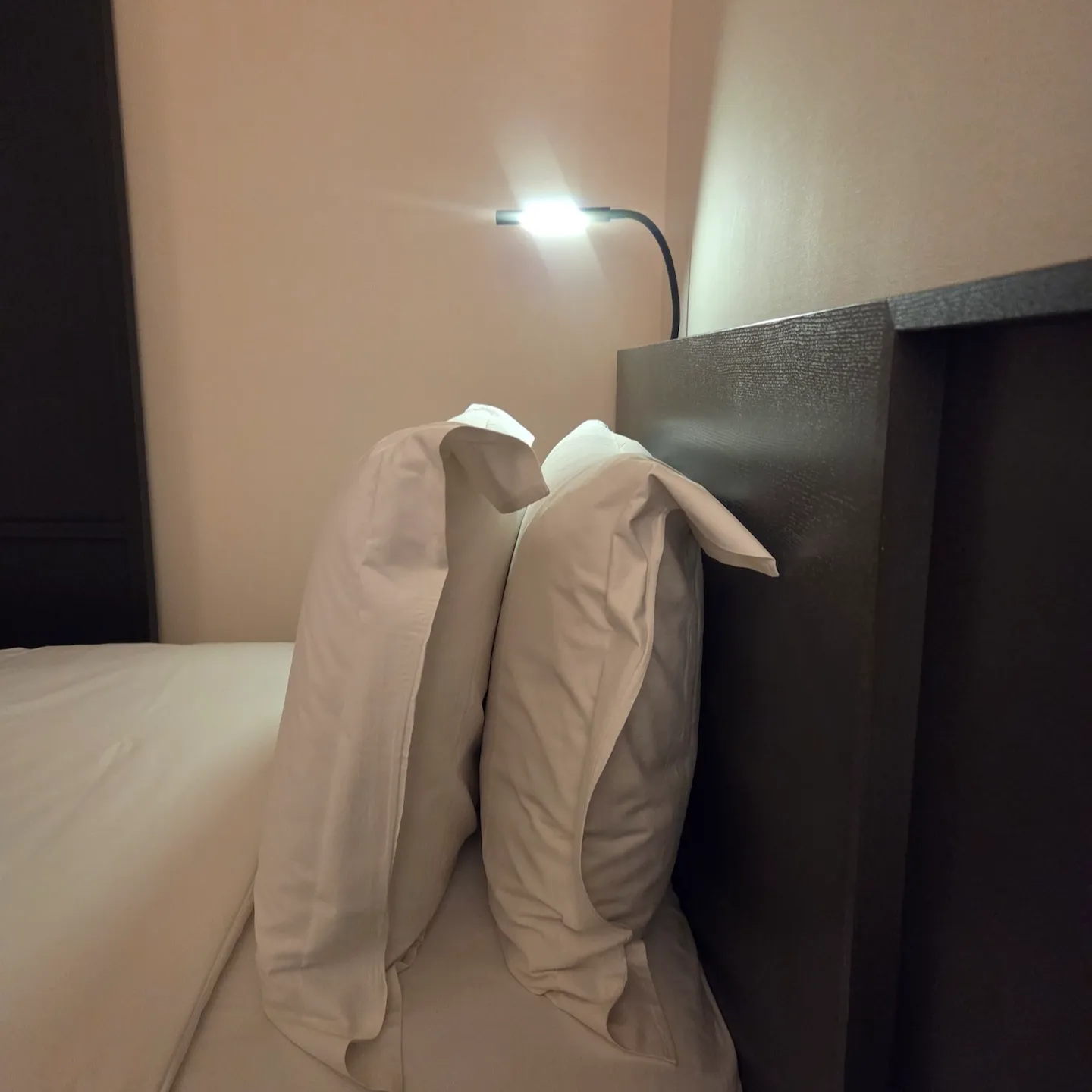 Beds and desk finish in Shilla Stay Seodaemun Standard Twin Room