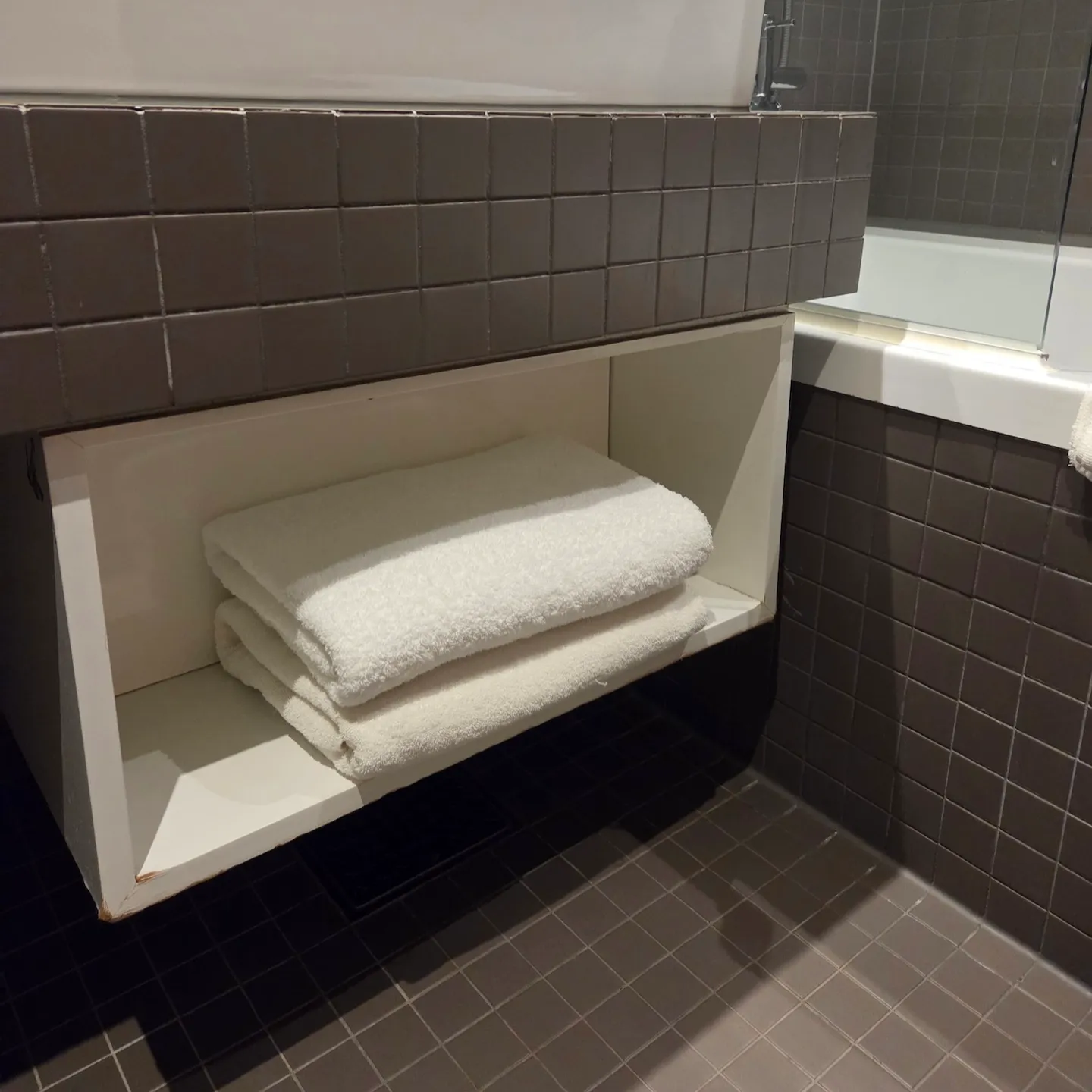 Bathroom amenities in Shilla Stay Seodaemun Standard Twin Room