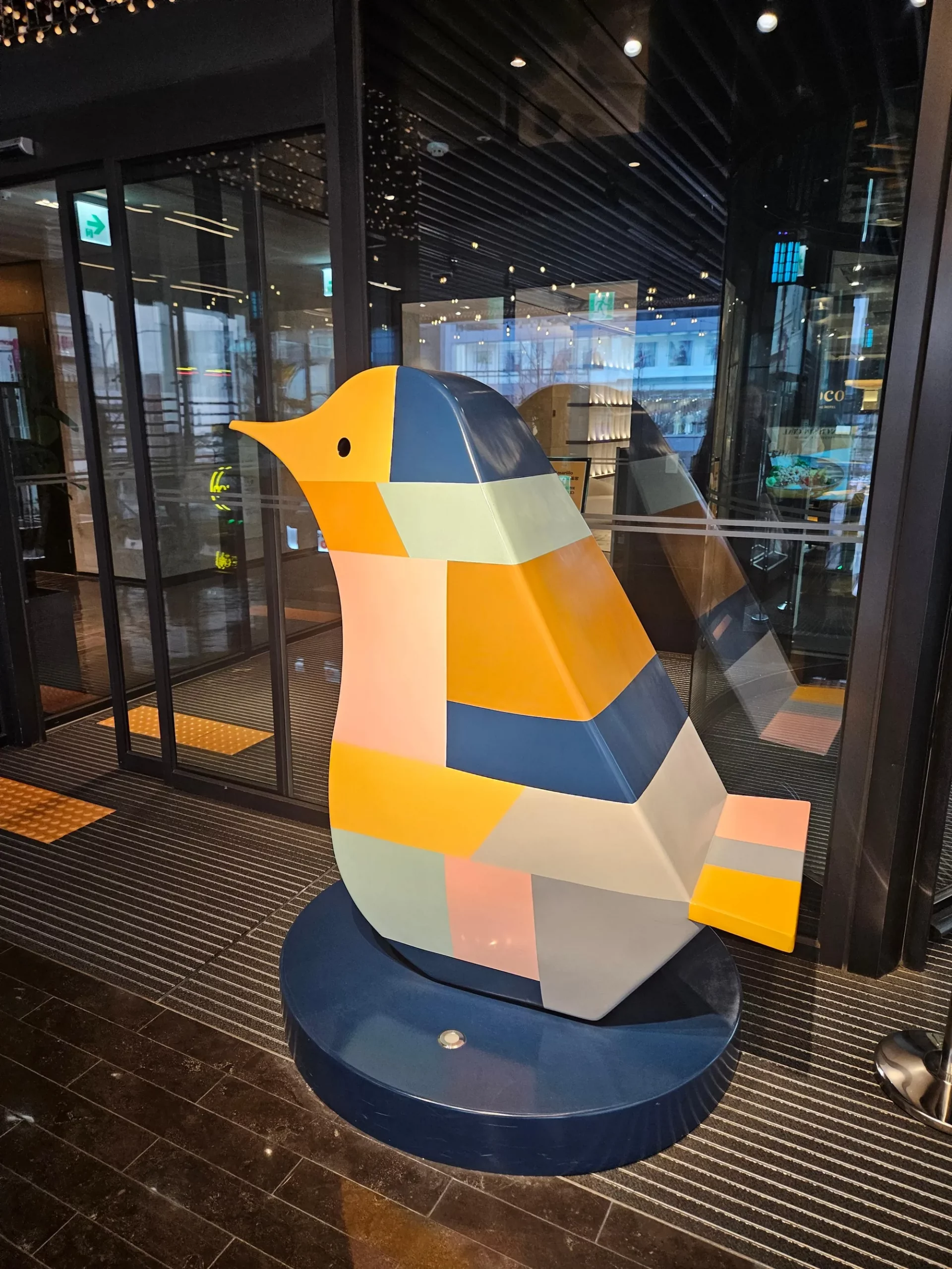 보코 강남 조형물과 로비